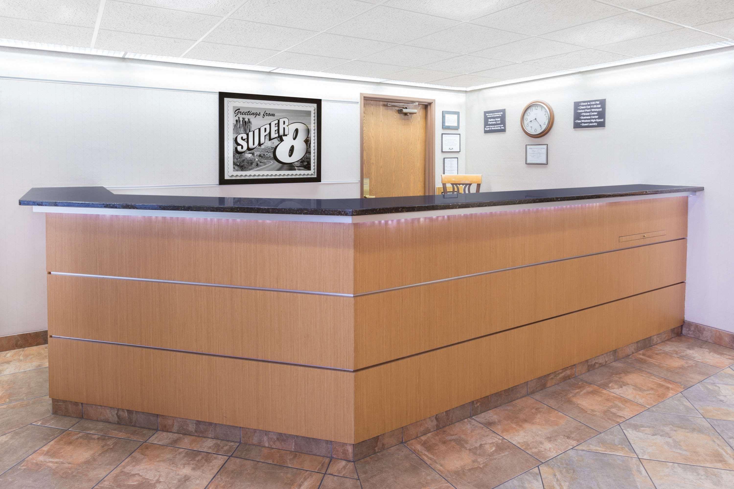 Super 8 By Wyndham Madison South Exterior foto