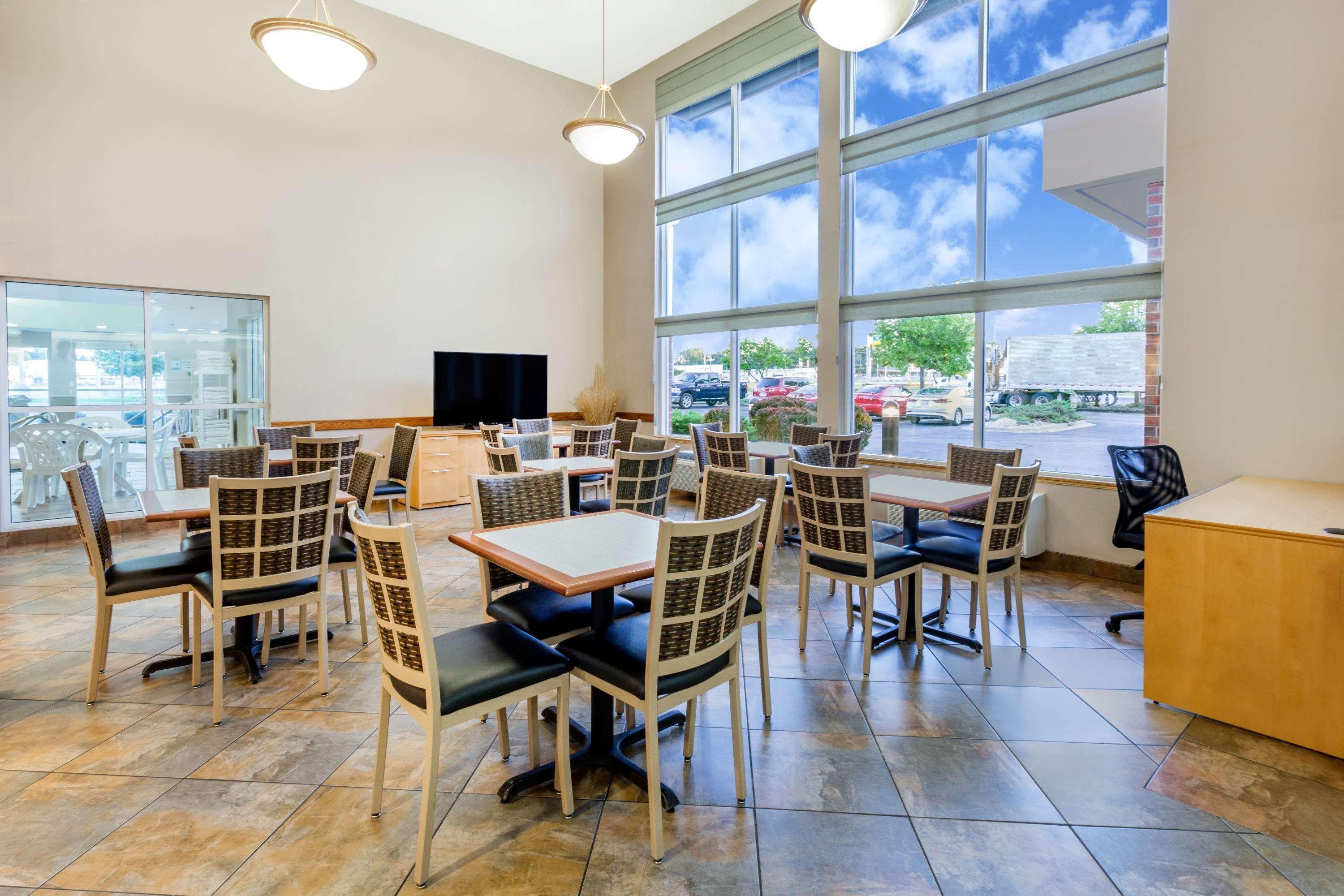 Super 8 By Wyndham Madison South Exterior foto